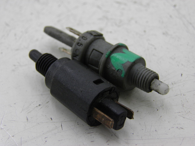 photo de STOPLICHTSCHAKELAAR PIAGGIO ZIP 4T 50 (2001 - 2008) - Hoofdaanzicht