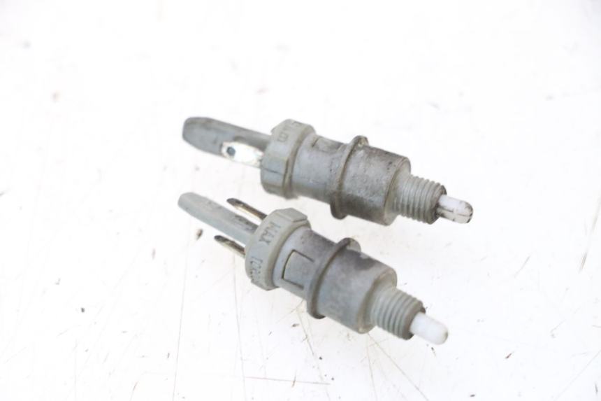 photo de STOPLICHTSCHAKELAAR PEUGEOT SATELIS COMPRESSOR K15 125 (2006 - 2009) - Hoofdaanzicht