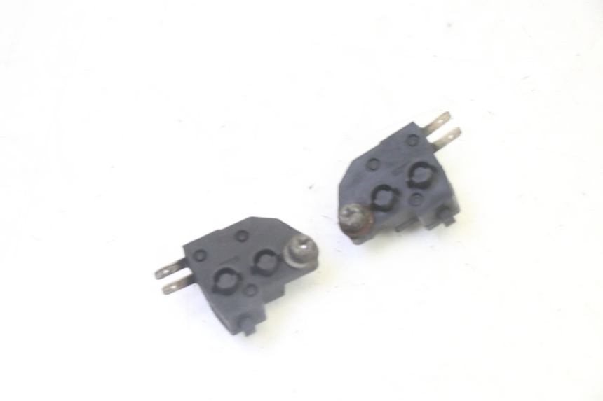 photo de STOPLICHTSCHAKELAAR PEUGEOT SATELIS 125 (2013 - 2018) - Detail van het onderdeel