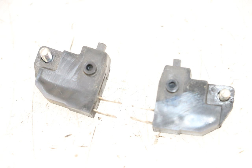 photo de STOPLICHTSCHAKELAAR PEUGEOT SATELIS 125 (2013 - 2018) - Detail van het onderdeel