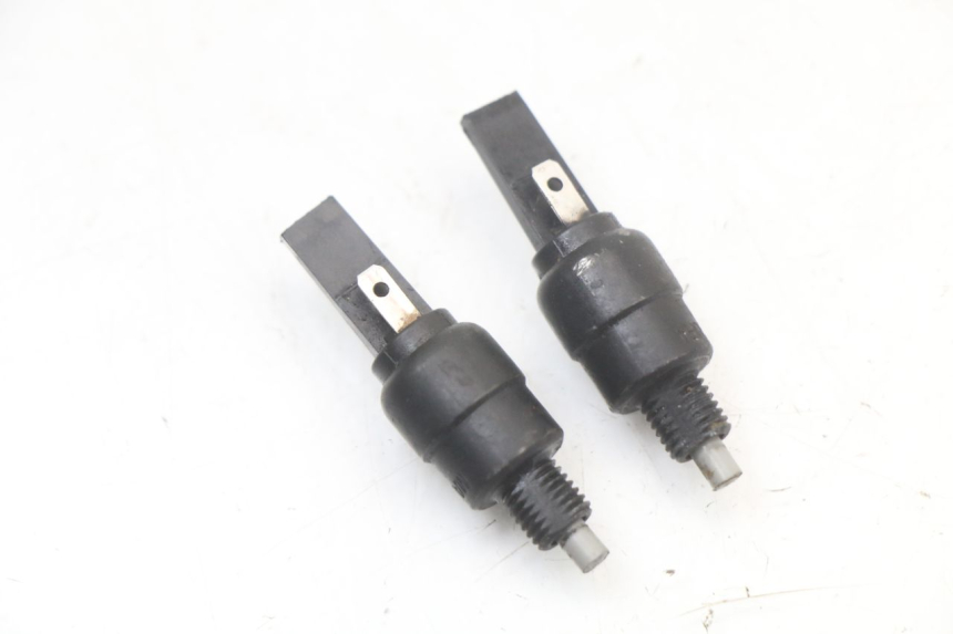 photo de STOPLICHTSCHAKELAAR APRILIA SCARABEO GT 125 (1999 - 2007) - Detail van het onderdeel