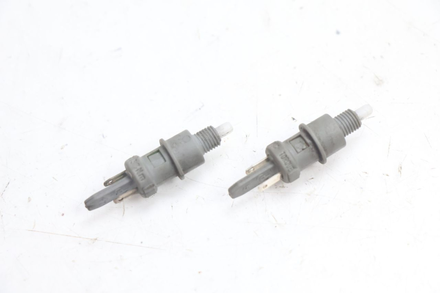 photo de STOPLICHTSCHAKELAAR PEUGEOT SPEEDFIGHT 2 AC 50 (2000 - 2009) - Detail van het onderdeel