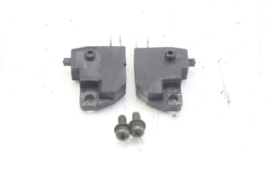 photo de STOPLICHTSCHAKELAAR RAZZO STEED 125 (2012 - 2018) - Detail van het onderdeel