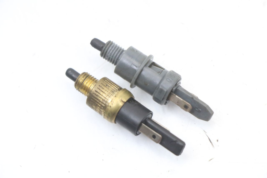 photo de STOPLICHTSCHAKELAAR PEUGEOT STREETZONE I 2T 50 (2018 - 2020) - Detail van het onderdeel