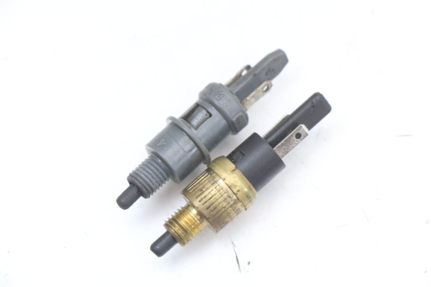 photo de STOPLICHTSCHAKELAAR PEUGEOT STREETZONE I 2T 50 (2018 - 2020) - Zoom op gebruiksstaat