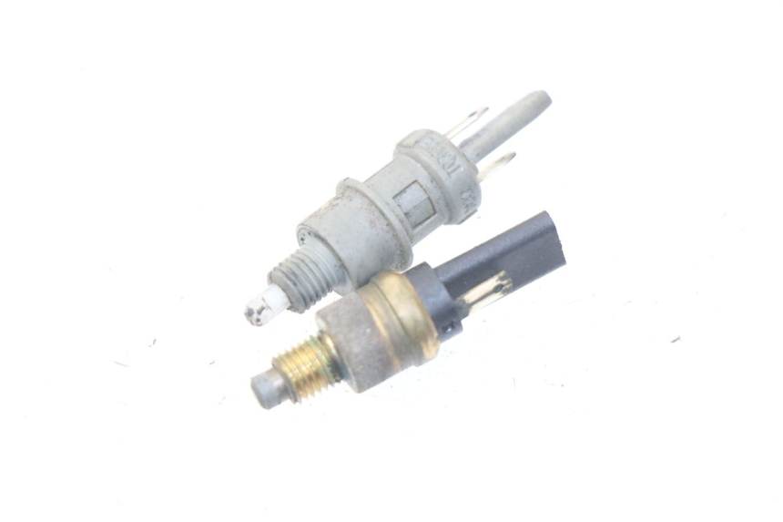 photo de STOPLICHTSCHAKELAAR PEUGEOT SV 80 (1993 - 1997) - Detail van het onderdeel