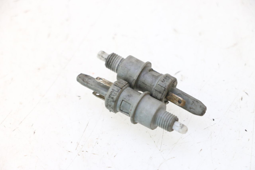 photo de STOPLICHTSCHAKELAAR PEUGEOT TREKKER TKR 50 (2005 - 2014) - Detail van het onderdeel
