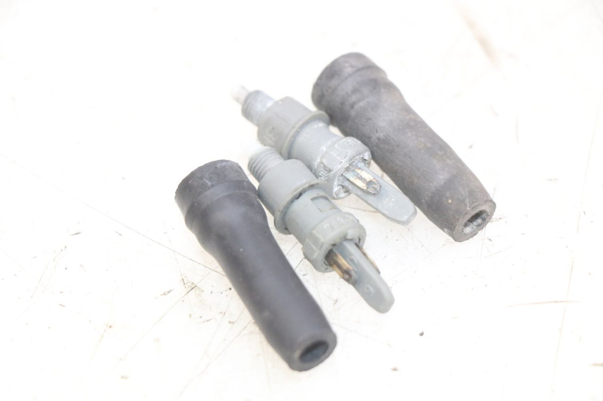 photo de STOPLICHTSCHAKELAAR PEUGEOT TREKKER 50 (1998 - 2004) - Detail van het onderdeel