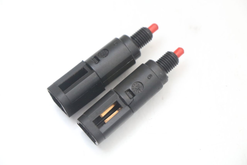 photo de STOPLICHTSCHAKELAAR PIAGGIO VESPA LX 125 (2005 - 2010) - Detail van het onderdeel