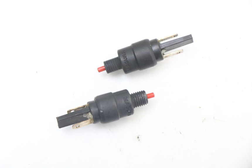 photo de STOPLICHTSCHAKELAAR PIAGGIO VESPA PRIMAVERA 4T 50 (2021 - 2024) - Zoom op gebruiksstaat