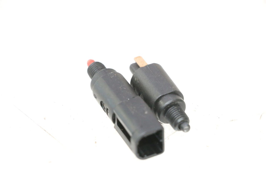 photo de STOPLICHTSCHAKELAAR PIAGGIO VESPA S 2T 50 (2007 - 2014) - Detail van het onderdeel