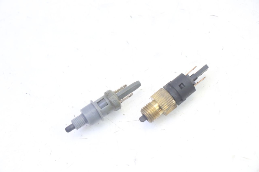 photo de STOPLICHTSCHAKELAAR PEUGEOT VIVACITY NEW 4T 50 (2008 - 2017) - Hoofdaanzicht