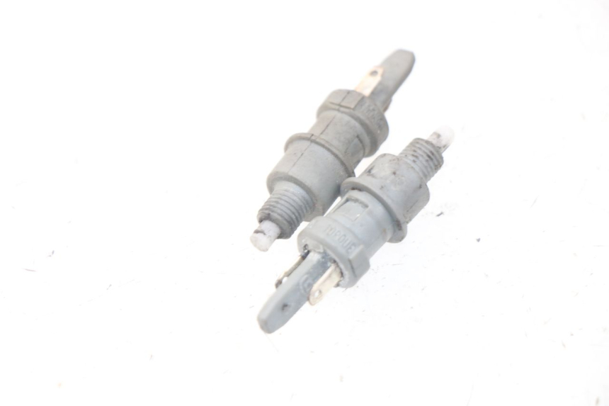 photo de STOPLICHTSCHAKELAAR PEUGEOT VIVACITY 50 (2004 - 2009) - Detail van het onderdeel