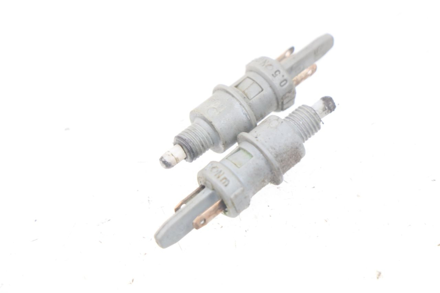 photo de STOPLICHTSCHAKELAAR PEUGEOT VIVACITY 50 (1998 - 2003) - Detail van het onderdeel