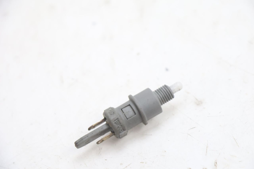 photo de STOPLICHTSCHAKELAAR PEUGEOT VIVACITY 50 (2004 - 2009) - Detail van het onderdeel