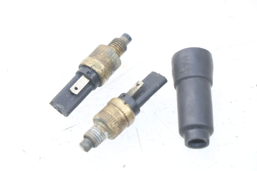 photo de STOPLICHTSCHAKELAAR PEUGEOT VIVACITY 100 (1999 - 2008) - Detail van het onderdeel