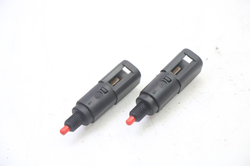 photo de STOPLICHTSCHAKELAAR PIAGGIO X9 EVOLUTION 125 (2003 - 2007) - Detail van het onderdeel