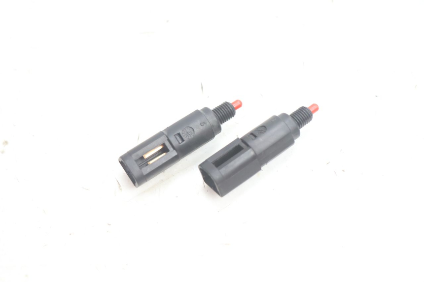 photo de STOPLICHTSCHAKELAAR PIAGGIO X9 EVOLUTION 125 (2003 - 2007) - Detail van het onderdeel