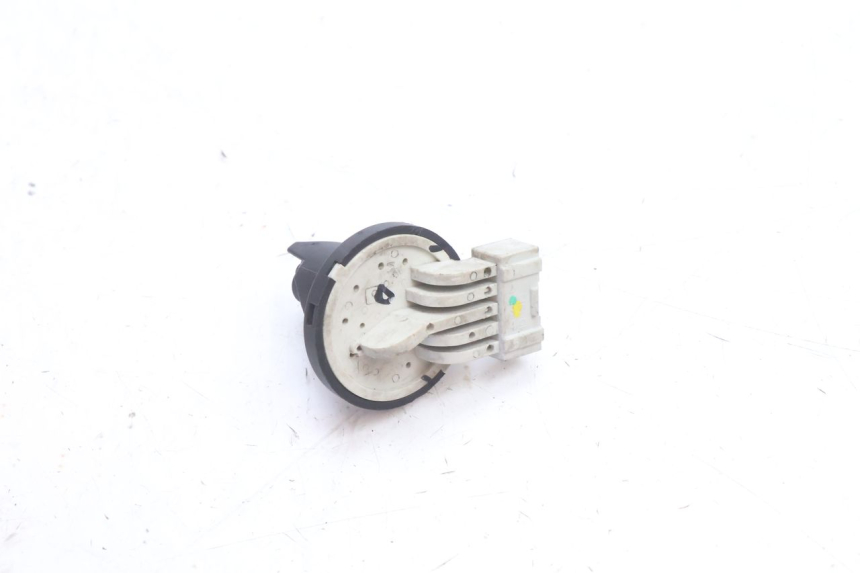 photo de CONTACTSLOT PIAGGIO LIBERTY IGET 4T 50 (2021 - 2025) - Andere kijkhoek