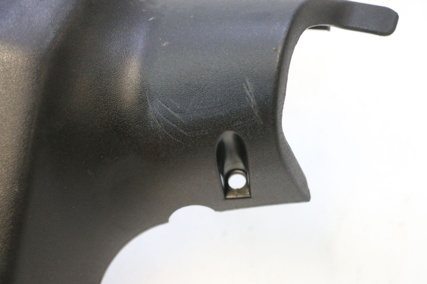 photo de ACHTERSTE STUURHOES PEUGEOT KISBEE 4T 50 (2023 - 2026) - Detail van het onderdeel