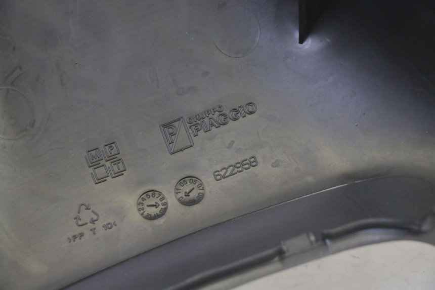photo de ACHTERSTUURKAP PIAGGIO MP3 500 (2011 - 2015) - Markeringen en referenties