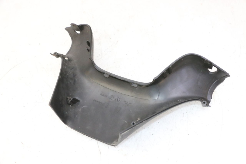 photo de ACHTERSTUURKAP PIAGGIO MP3 RL 250 (2006 - 2010) - Bevestigingspunten