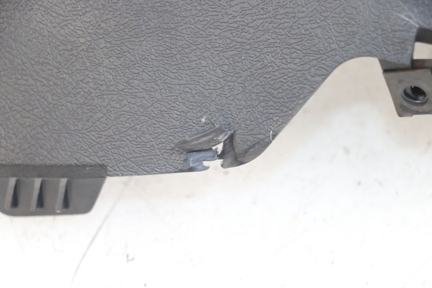 photo de ACHTERSTUURKAP YAMAHA XMAX X-MAX 125 (2006 - 2009) - Detail van het onderdeel