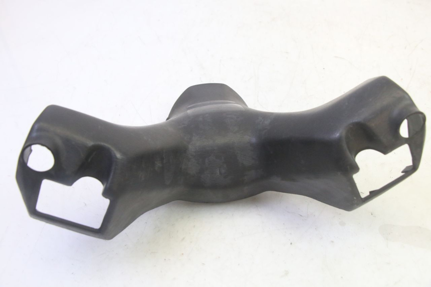 photo de VOORSTE STUURKAP SUZUKI BURGMAN 125 (2007 - 2014) - Detail van het onderdeel