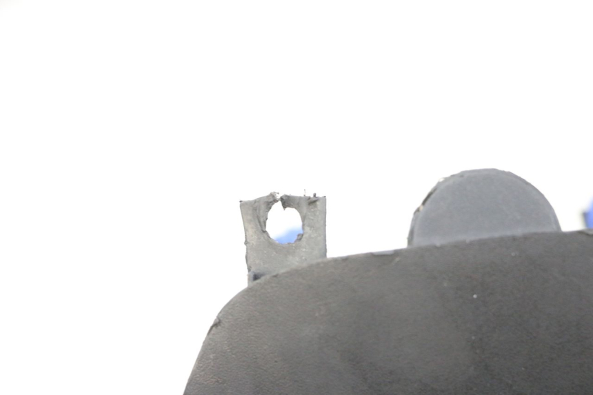 photo de VOORSTE STUURKAP PEUGEOT ELYSEO 125 (1999 - 2004) - Detail van het onderdeel