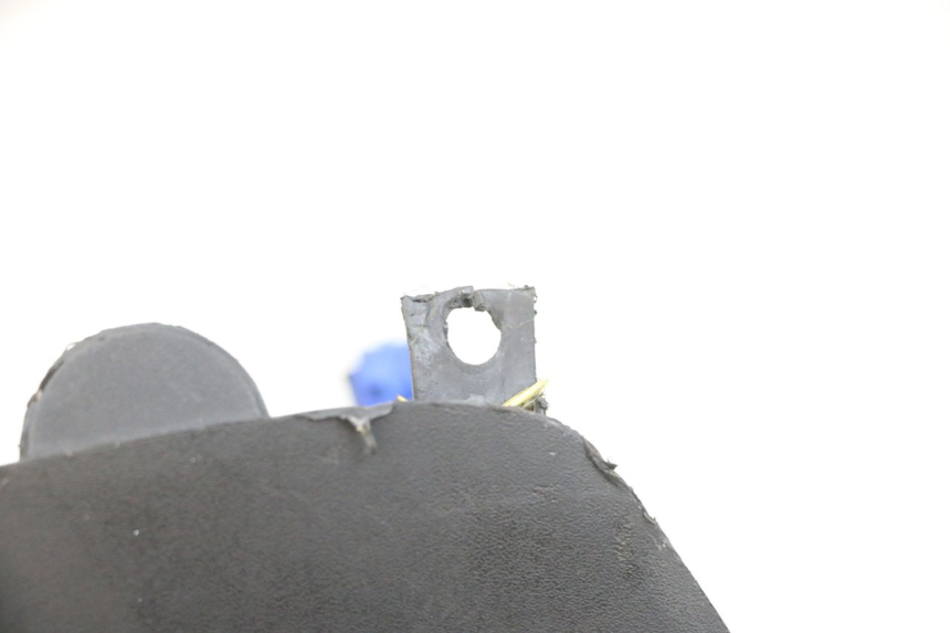 photo de VOORSTE STUURKAP PEUGEOT ELYSEO 125 (1999 - 2004) - Zoom op gebruiksstaat