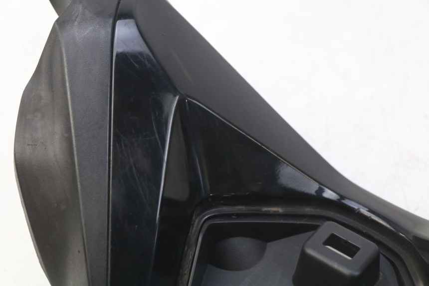 photo de VOORSTE STUURKAP HONDA FORZA 125 (2015 - 2016) - Zoom op gebruiksstaat