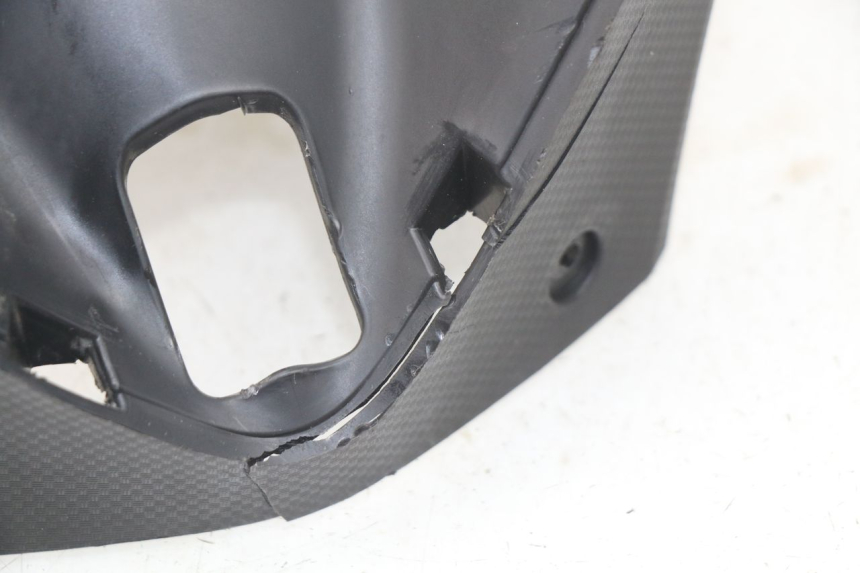 photo de VOORSTE STUURKAP SYM GTS EFI ABS 125 (2012 - 2016) - Bevestigingspunten