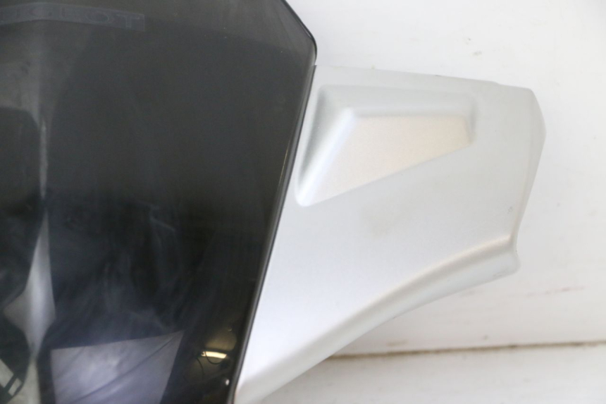 photo de VOORSTE STUURKAP PEUGEOT KISBEE 2T 50 (2010 - 2017) - Zoom op componenten