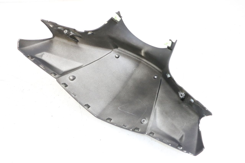 photo de VOORSTE STUURKAP PEUGEOT KISBEE 4T 50 (2018 - 2022) - Detail van het onderdeel