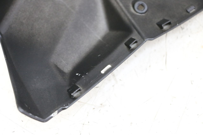 photo de VOORSTE STUURKAP PEUGEOT KISBEE 4T 50 (2018 - 2022) - Detail van het onderdeel