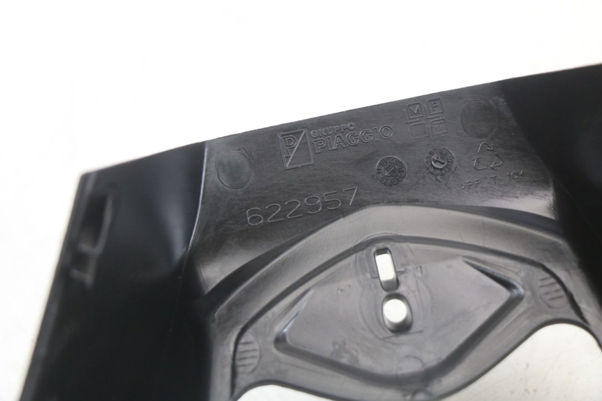 photo de VOORSTE STUURKAP PIAGGIO MP3 LT 400 (2007 - 2012) - Overzicht