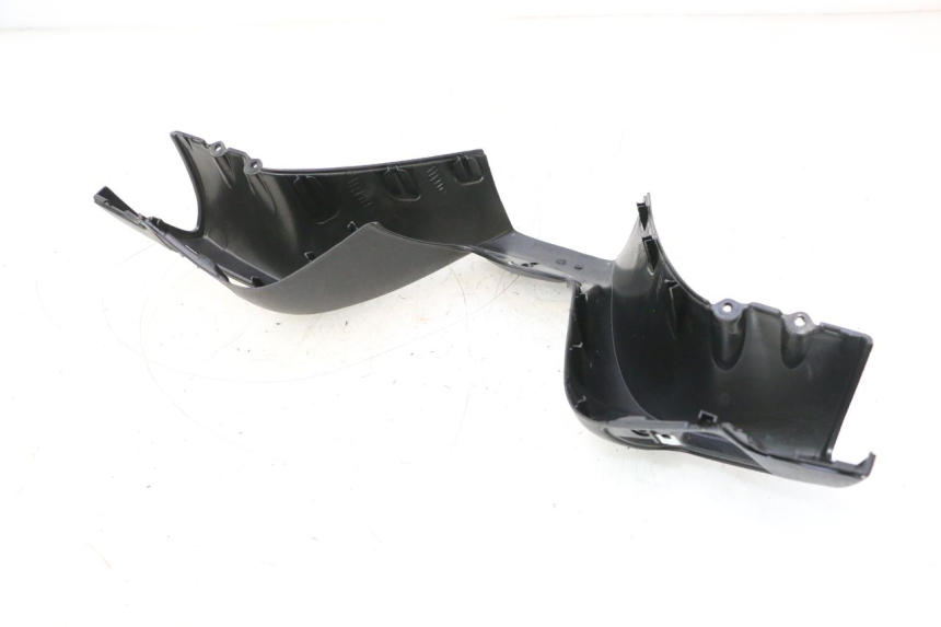 photo de VOORSTE STUURKAP PIAGGIO MP3 LT 300 (2010 - 2016) - Bevestigingspunten
