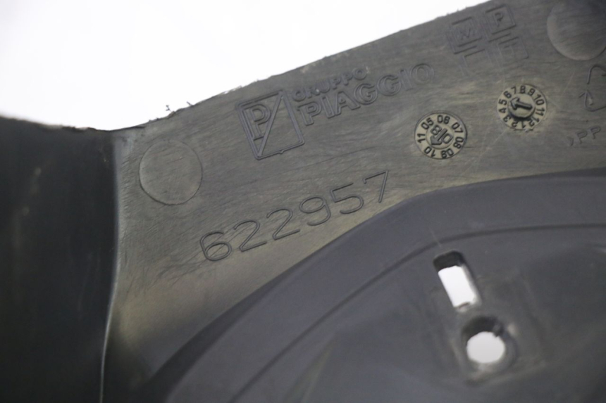 photo de VOORSTE STUURKAP PIAGGIO MP3 500 (2011 - 2015) - Bevestigingspunten