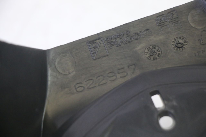 photo de VOORSTE STUURKAP PIAGGIO MP3 RL 250 (2006 - 2010) - Overzicht