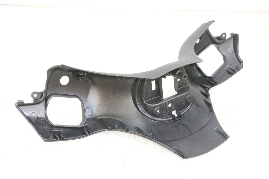 photo de VOORSTE STUURKAP PIAGGIO MP3 500 (2016 - 2018) - Bevestigingspunten