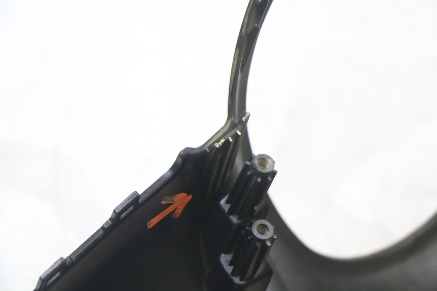 photo de VOORSTE STUURKAP PEUGEOT DJANGO 125 (2014 - 2017) - Bevestigingspunten