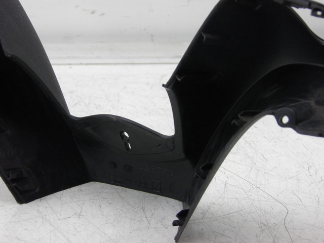 photo de VOORSTE STUURKAP PIAGGIO MP3 RL 125 (2008 - 2009) - Bevestigingspunten
