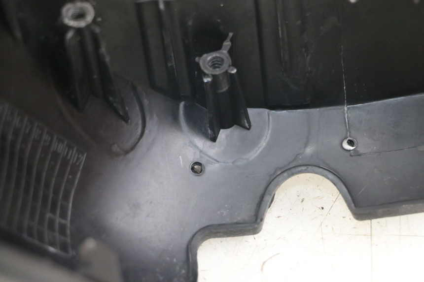 photo de VOORSTE STUURKAP DAELIM S3 125 (2010 - 2017) - Detail van het onderdeel