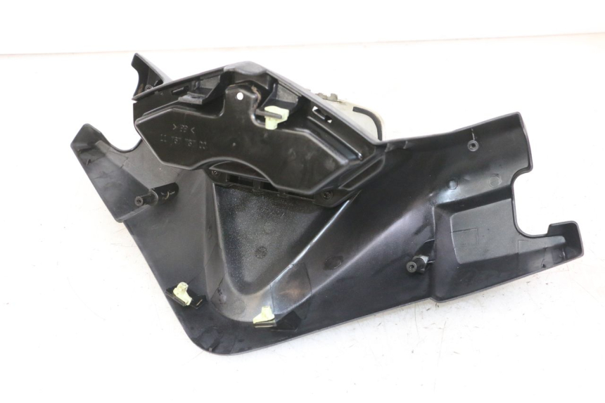 photo de VOORSTE STUURKAP PEUGEOT SATELIS 125 (2013 - 2018) - Detail van het onderdeel