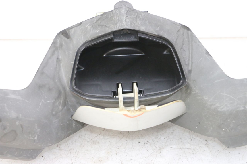 photo de VOORSTE STUURKAP PEUGEOT SATELIS 125 (2013 - 2018) - Technische close-up