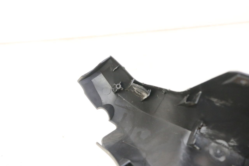 photo de VOORSTE STUURKAP SUZUKI UH BURGMAN 125 (2002 - 2006) - Detail van het onderdeel