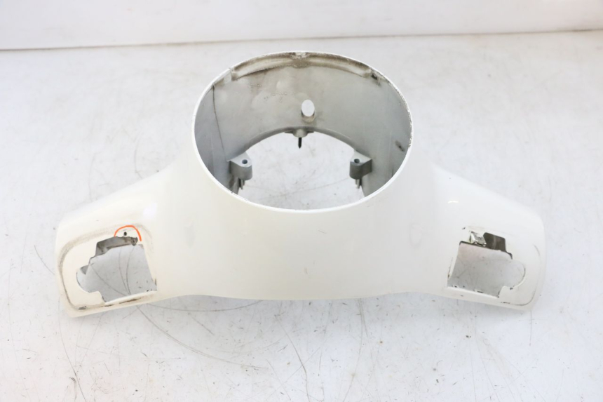 photo de VOORSTE STUURKAP PIAGGIO VESPA GTS SUPER IE 125 (2009 - 2016) - Zoom op componenten