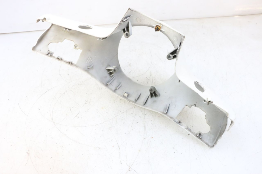 photo de VOORSTE STUURKAP PIAGGIO VESPA GTS SUPER IE 125 (2009 - 2016) - Bevestigingspunten