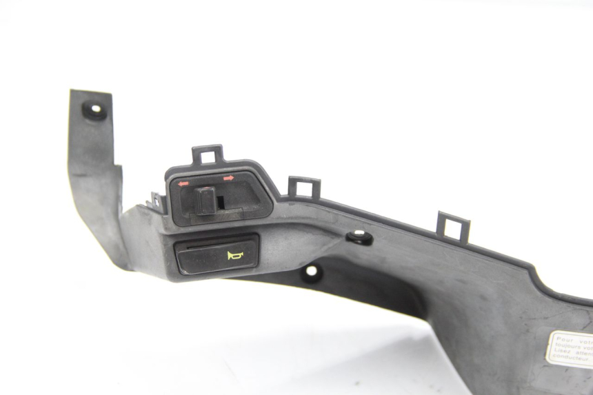 photo de HANDVAT BESCHERMING SCHAKELAAR HONDA FES PANTHEON 125 (2003 - 2007) - Technische close-up