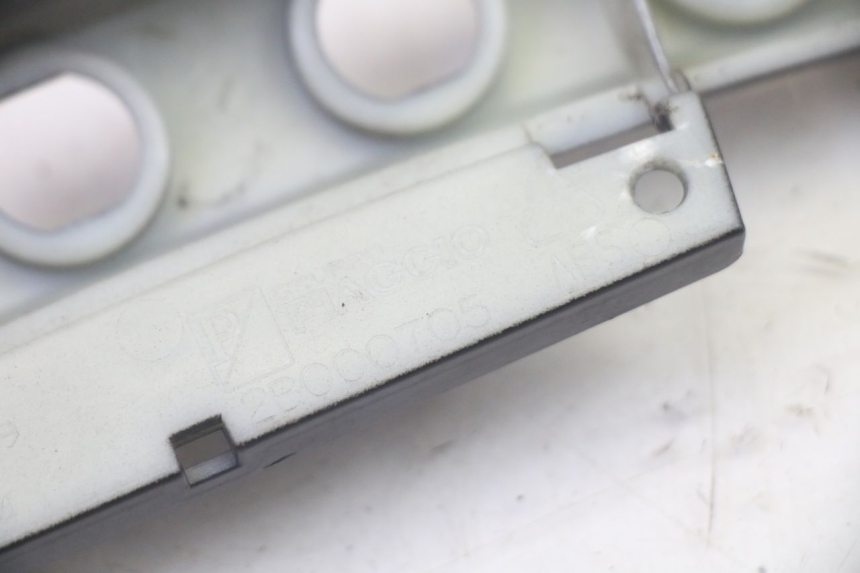 photo de HANDVAT BESCHERMING SCHAKELAAR PIAGGIO MP3 HPE 350 (2018 - 2020) - Markeringen en referenties